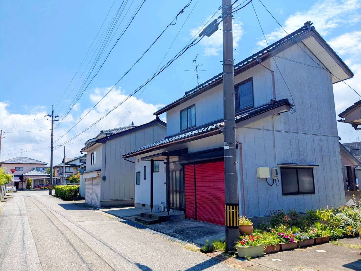 中川原 中古住宅３の前面道路含む現地写真