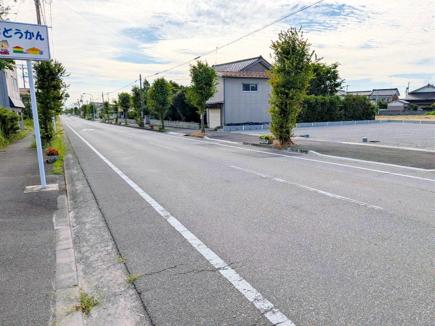 売地No.202 上小泉の前面道路含む現地写真