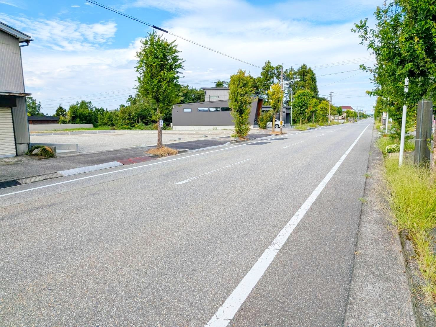 売地No.202 上小泉の前面道路含む現地写真