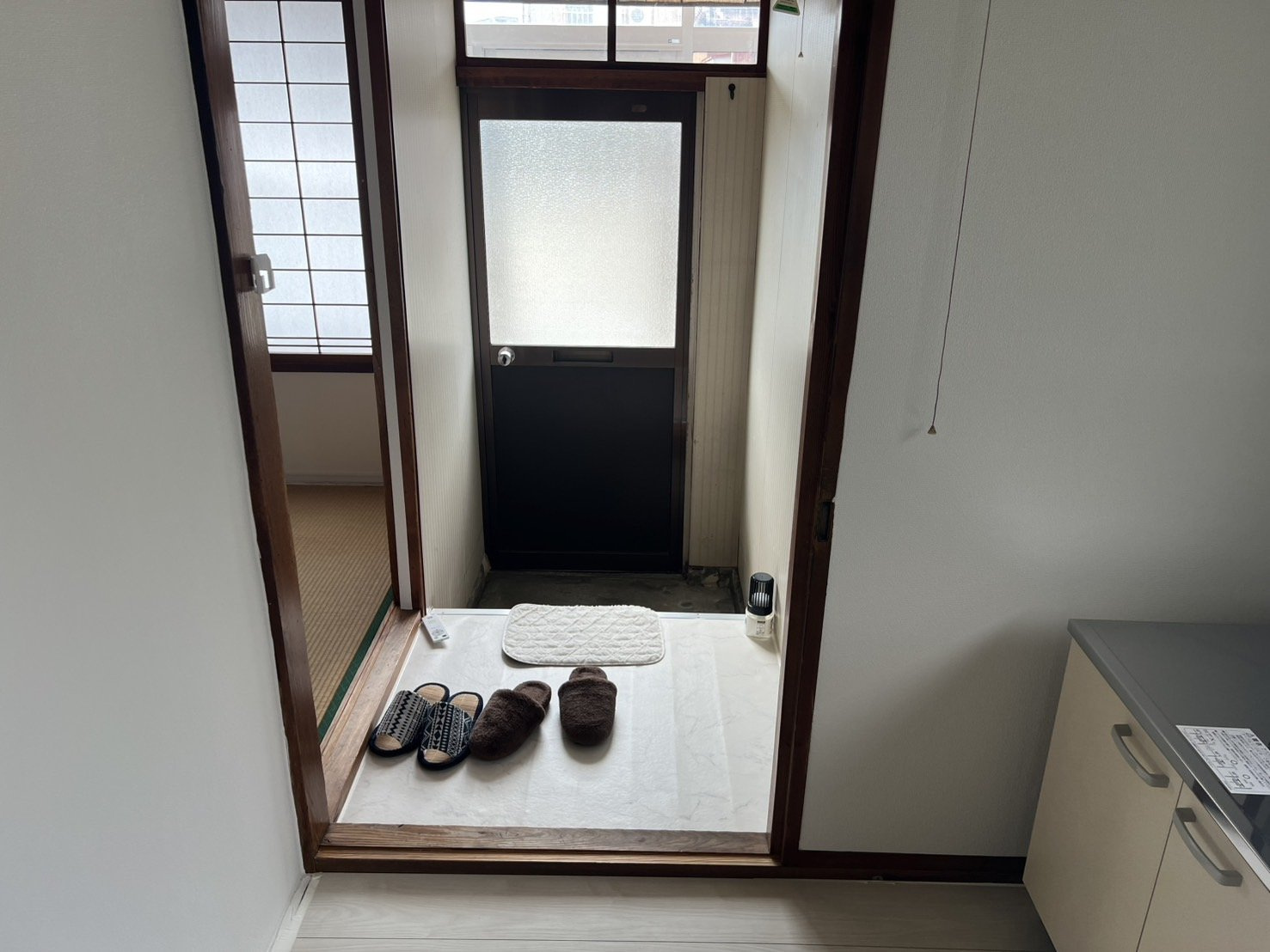 高塚　売家の玄関