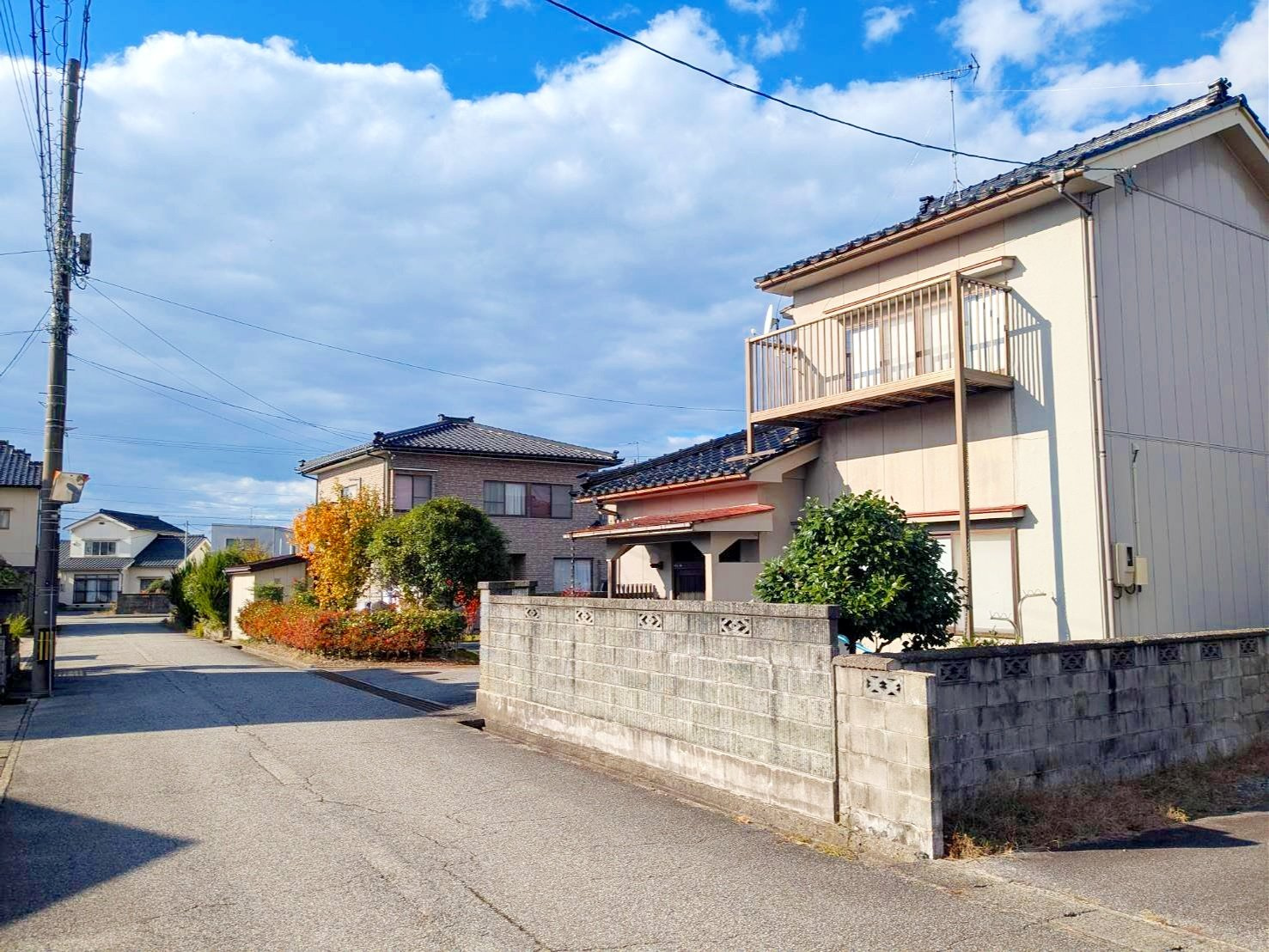 常盤町 中古住宅２の前面道路含む現地写真