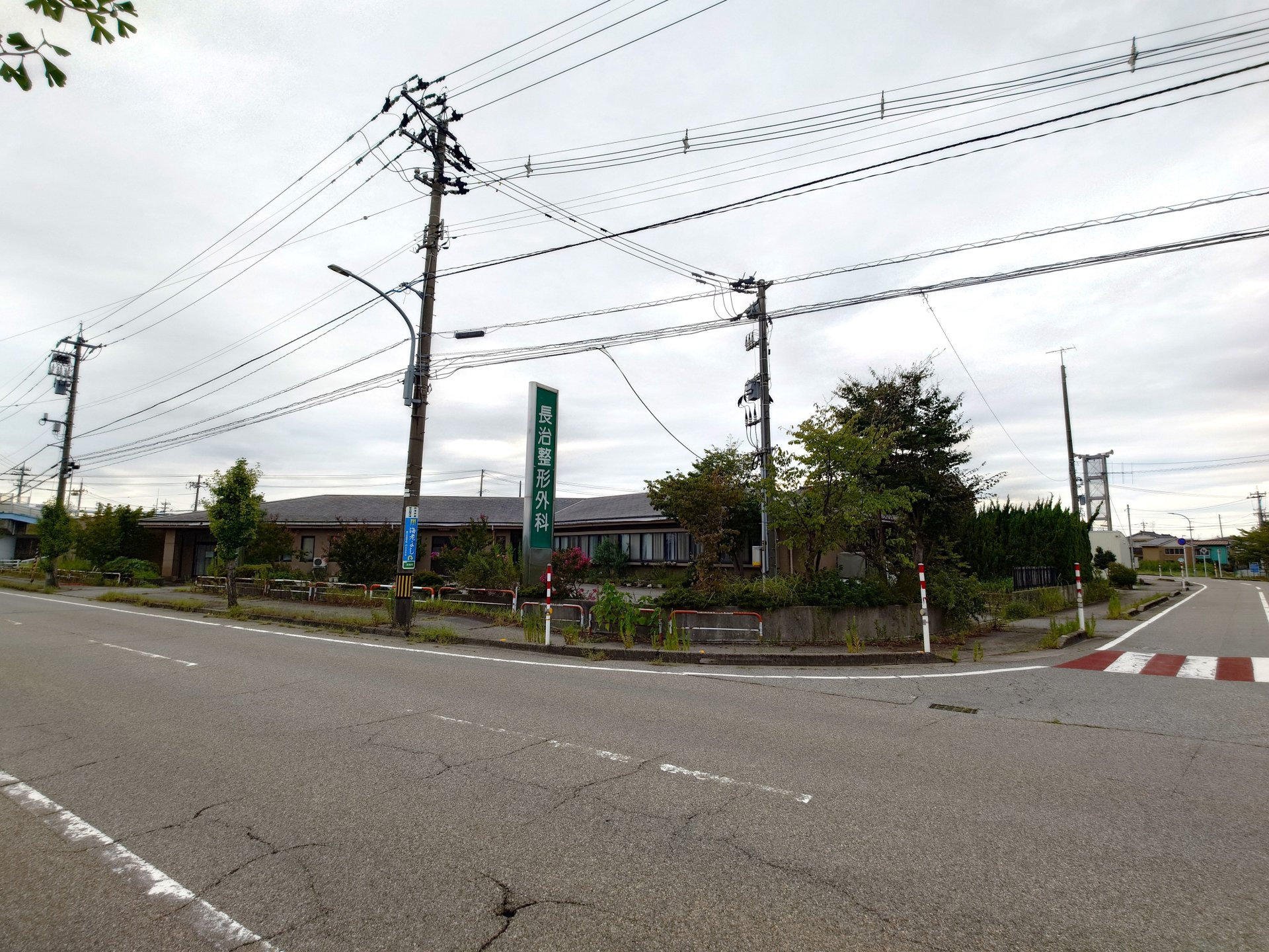 加島町 売医院の外観