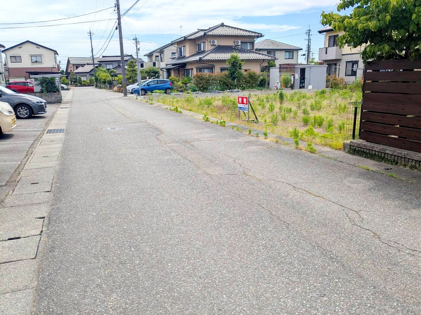 売地No.420-3 上小泉の前面道路含む現地写真