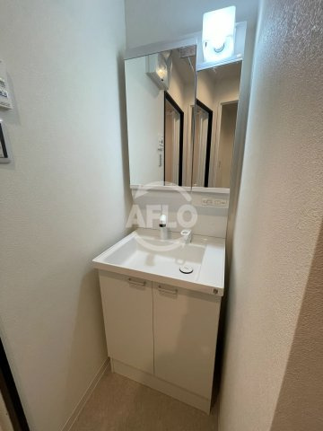 MAISON PREMIER UMEDA NORTH　豊崎東小学区の独立洗面台|MAISON PREMIER UMEDA NORTH　トイレ