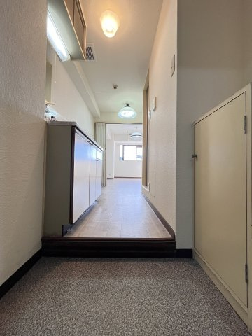 大阪市都島区都島本通５丁目の賃貸マンションの玄関