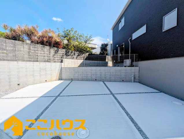 金武町金武　リーブルガーデン　新築戸建て　全3棟　1号棟の玄関|大容量のシューズボックス