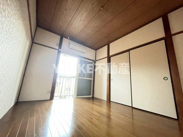 海老名市東柏ケ谷１丁目のアパートの居間・リビング