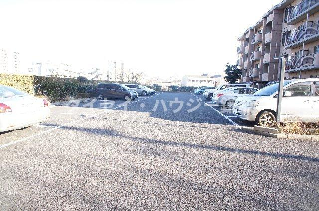 シャトレー千葉寺の駐車場