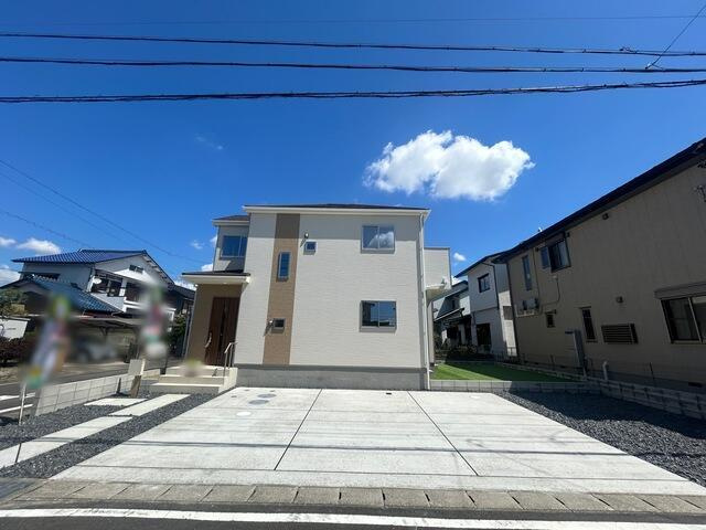 仲介手数料無料）一宮市浅井町小日比野５７番　A号棟の前面道路含む現地写真|A号棟