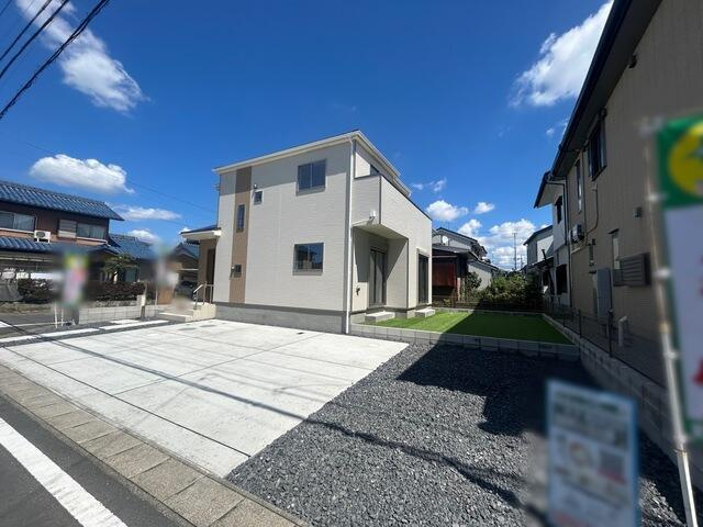 仲介手数料無料）一宮市浅井町小日比野５７番　A号棟の前面道路含む現地写真|前面道路含む現地写真です