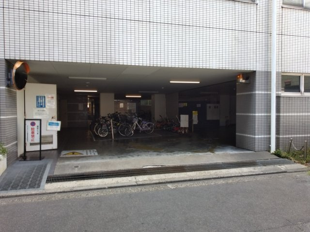 ダイアパレス医学町タワーパーキングの駐車場