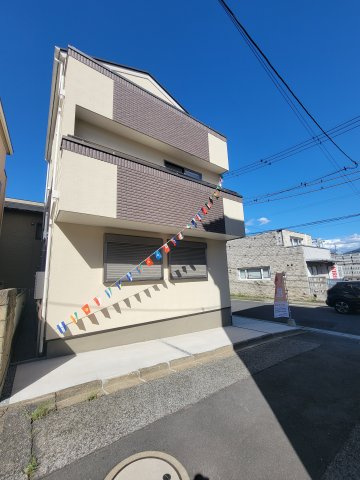 川口市安行領根岸　東南角地新築戸建