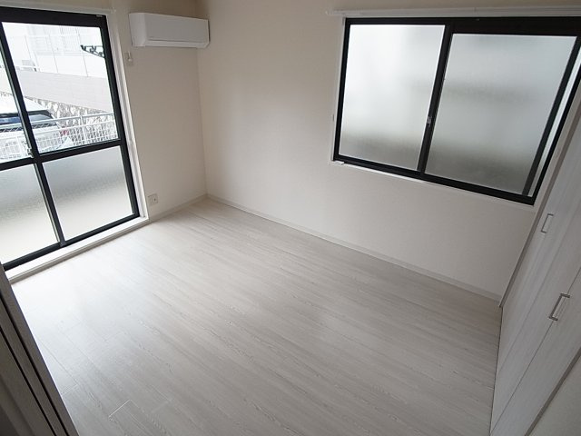 ヴィラ北鈴蘭の洋室|各部屋とても明るく綺麗に改装されました