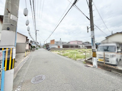 【前面道路含む現地写真】 | 取石２丁目　売土地 | 周辺にはスーパーや薬局など、商業施設がそろっていますよ！とても住みやすい環境です