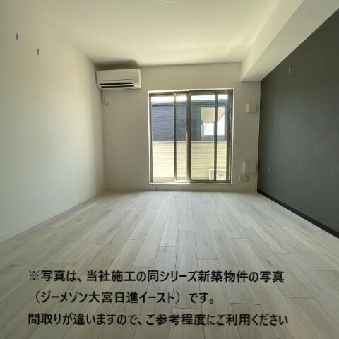 ジーメゾン西大宮の居間・リビング