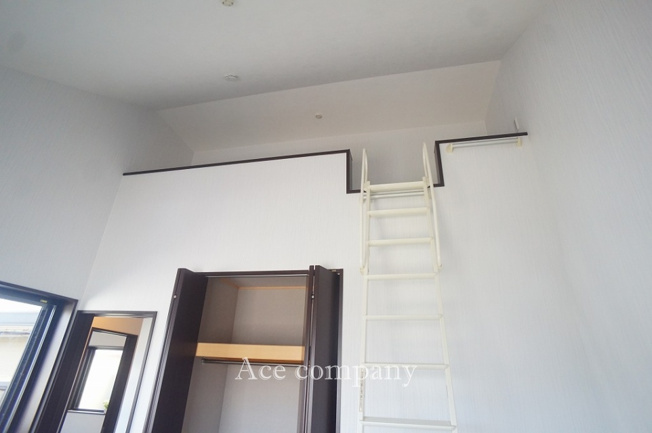 【内装】 | 八尾市久宝寺1丁目 | 【2階：北側洋室6帖】オープンロフト付きのお部屋です☆