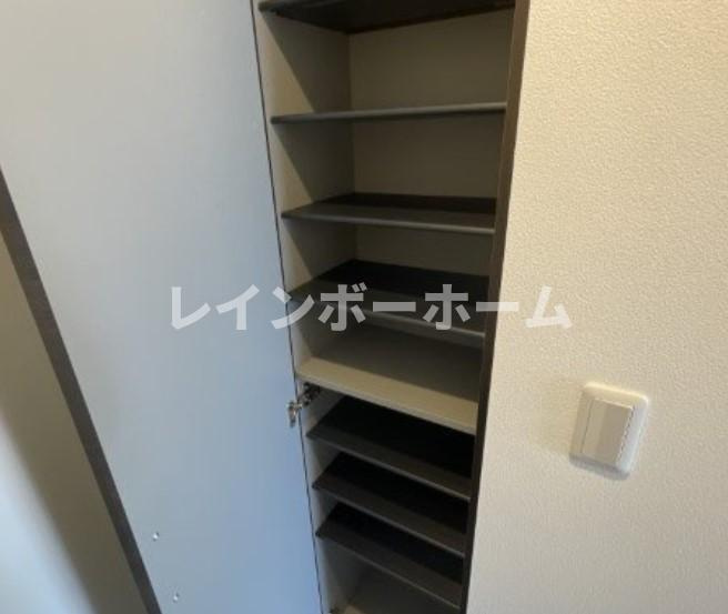 ジーメゾン西大宮の玄関