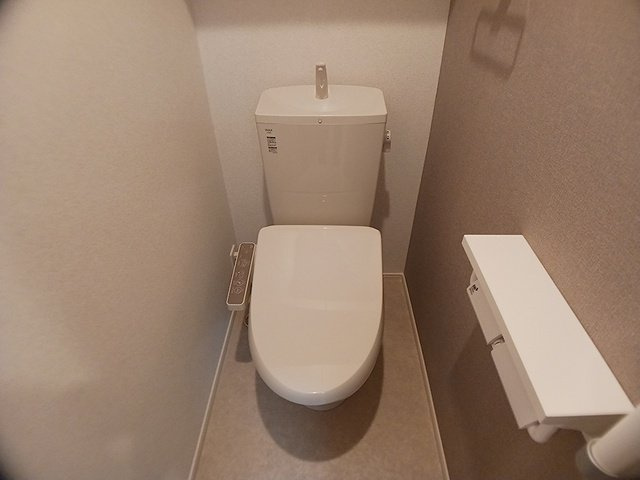 ヒカルサ東川口のトイレ|ゆったりとした空間のトイレです
