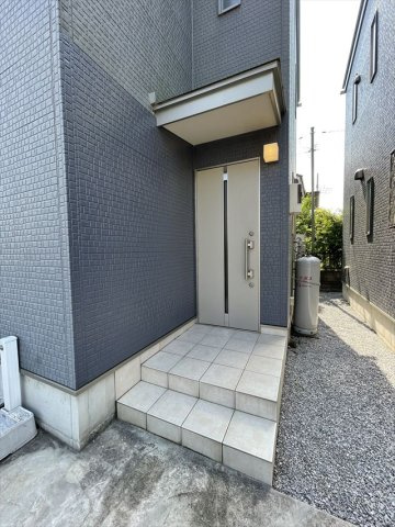 グロリアスコート白岡　Bの玄関|玄関です