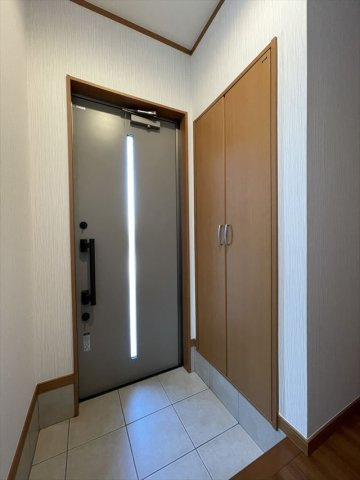 グロリアスコート白岡　Bの玄関|きれいな玄関です