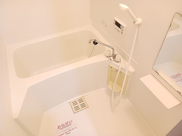 ＯＡＫ　ＲＯＹＡＬⅠ番館の浴室|コンパクトで使いやすいお風呂です