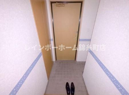 シャングリアマルタの玄関