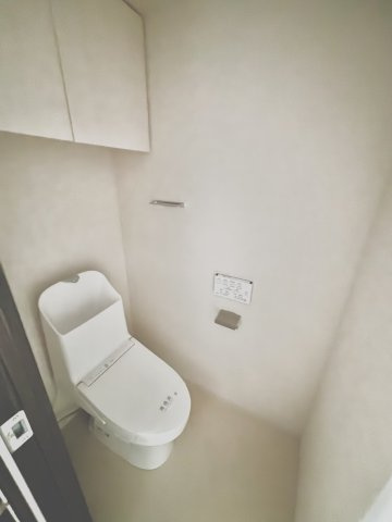 オープンレジデンシア大宮フロントのトイレ|ゆったりとした空間のトイレです
