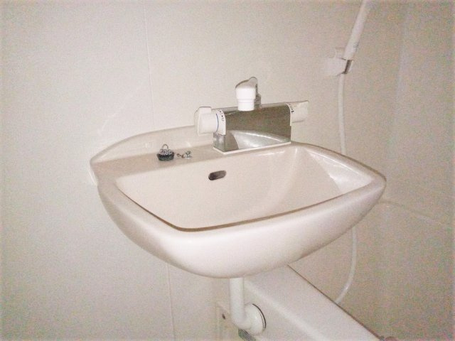 レオパレスリトルードの内装|明るい色調の室内です