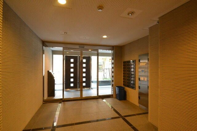 ブルソール信濃町のエントランス