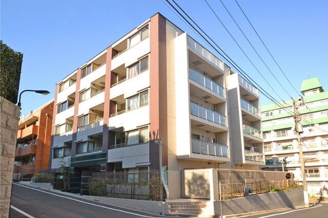 ブルソール信濃町の外観