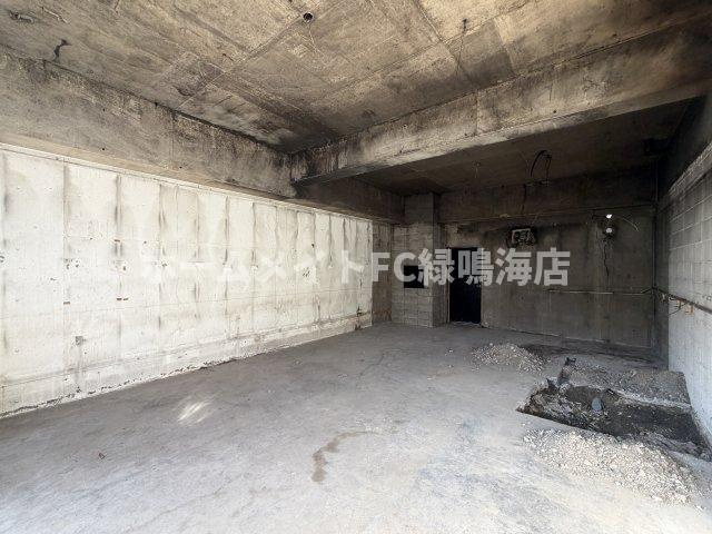 氷室AKマンションの駐車場