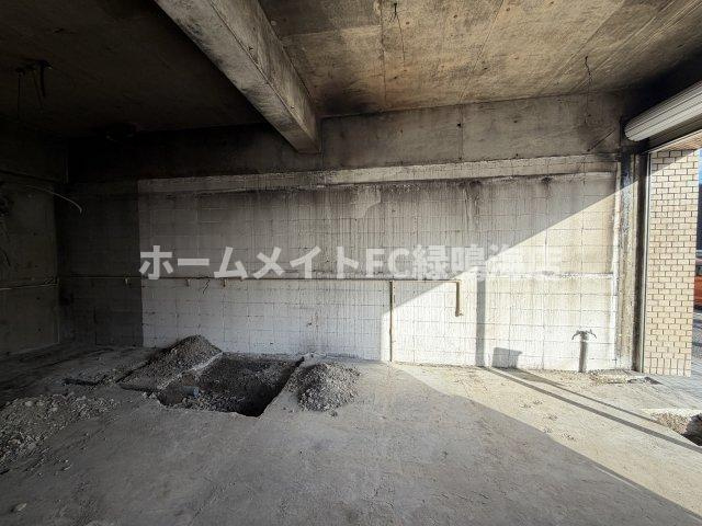氷室AKマンションの駐車場