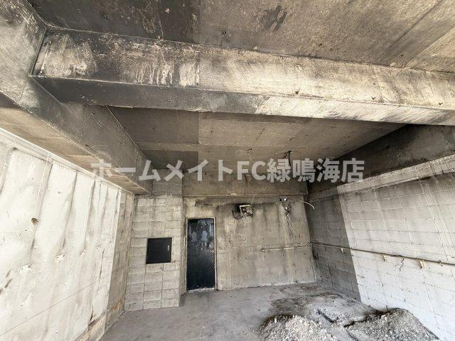 氷室AKマンションのエントランス