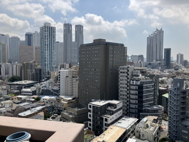 【展望】 | ディオレ西新宿 | 15階にあるため、部屋の中は外からの音も無く、静かです。