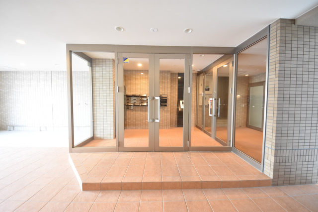グランフォンテーヌ奉還町のエントランス