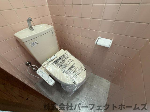 野村中町戸建のトイレ|落ち着いた色調のトイレです