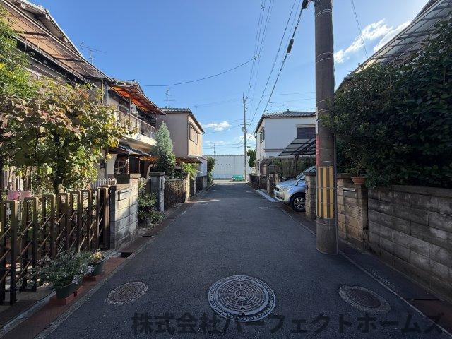 野村中町戸建の前面道路含む現地写真
