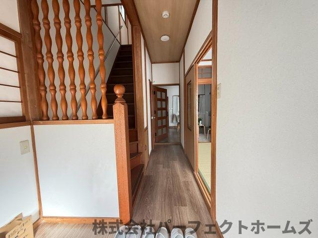 野村中町戸建の内装|内装は落ち着いています