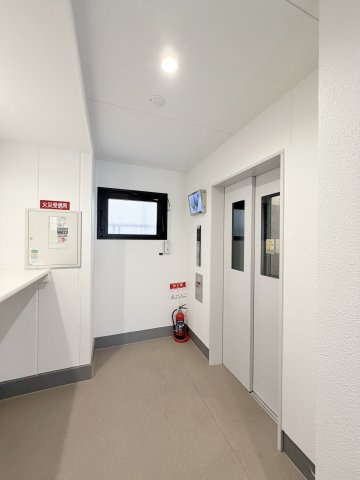 NU武庫川駅前のロビー