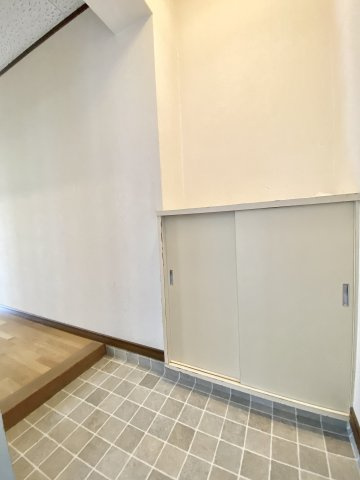 吉備南ハイツの玄関