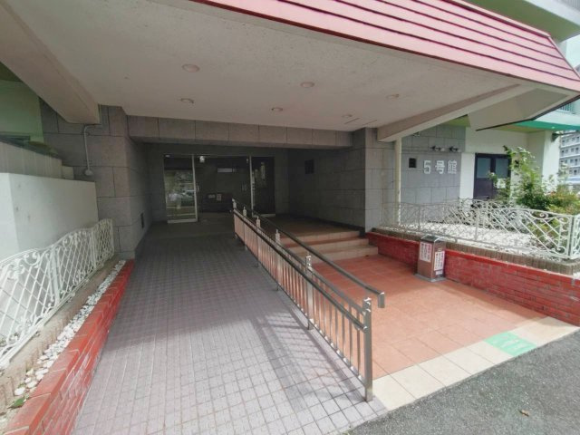 ◆令和７年１１月リフォーム完了◆最総戸数６８８戸のビッグコミュニティ◆桂川ハイツ５号館の外観|外観＆エントランス