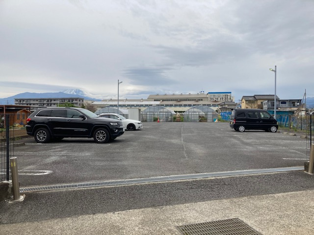 ルミエールハイツＢの駐車場