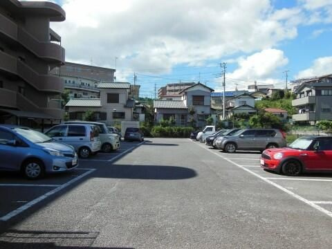 ミレニアム・パレの駐車場