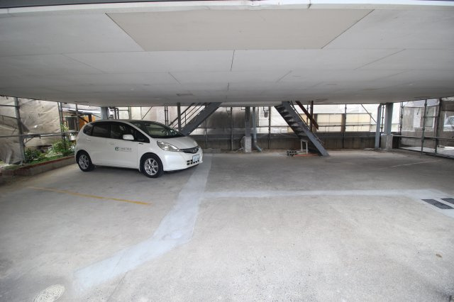 プレステージしずかの駐車場