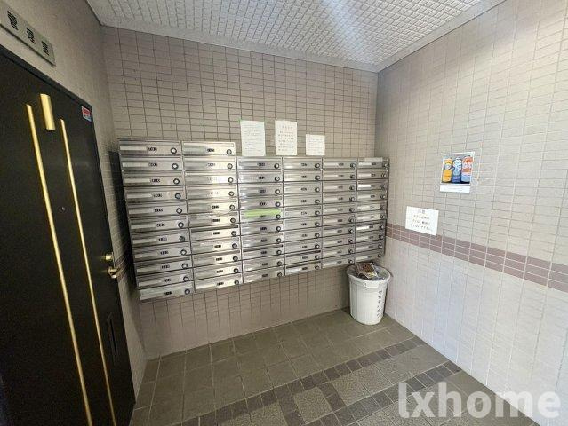 美穂ヶ丘阪田ハイツのエントランス|落ち着いたエントランスです