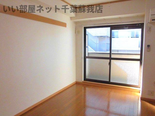 セモア中山の居間・リビング|洋室は7帖のお部屋です♪
