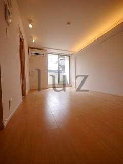ヴェルジェ天王町の居間・リビング