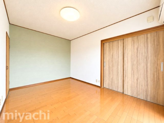 竹内ハイツの洋室