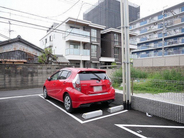 グラントステージ神田町の駐車場