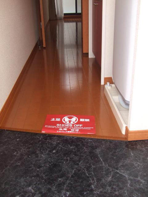 レオパレスアオキの玄関